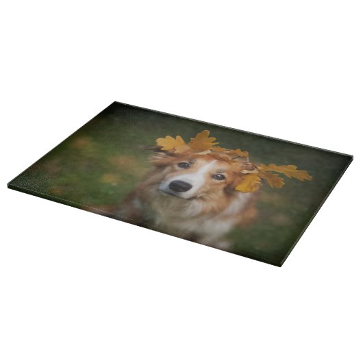 Rote Grenz-Kolonie mit einer Garage aus Herbstblät Schneidebrett (Ecke)