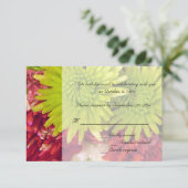 Rote, grüne Chrysanthemum-Blume RSVP-Karte Einladung (Stehend Vorderseite)