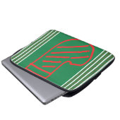 Rote Grüne Weihnachtsstrumpf auf Grün Laptopschutzhülle (Vorne Knopf)