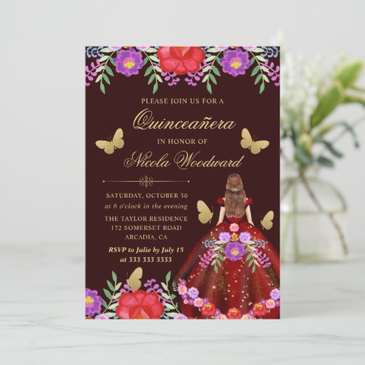 Rote Haare Frau in mexikanischem Blumenkleid Quinc Einladung (Stehend Vorderseite)