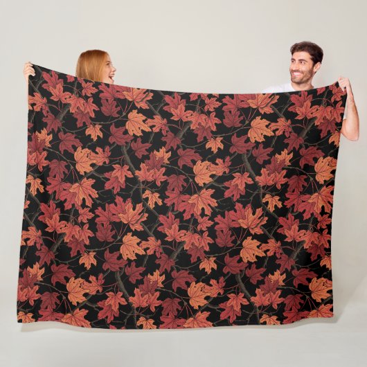 Rote Herbst-Ahornblätter auf Schwarz Fleecedecke (Beispiel)