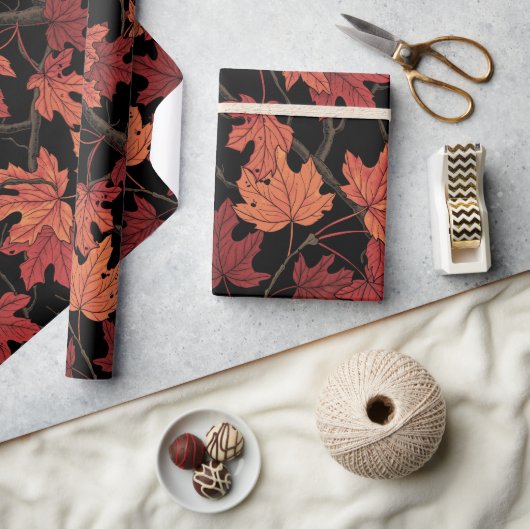 Rote Herbst-Ahornblätter auf Schwarz Geschenkpapier (Basteln)