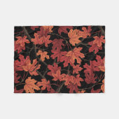Rote Herbstahornblätter auf Schwarz Fleecedecke (Vorderseite (Horizontal))