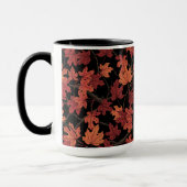 Rote Herbstahornblätter auf Schwarz Tasse (Links)