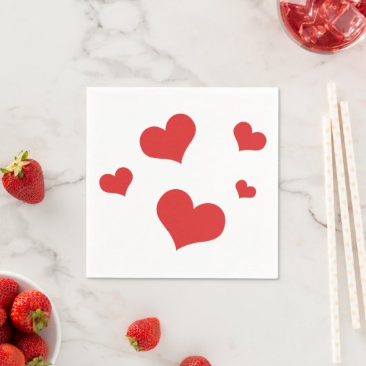 Rote Herzen auf einer Serviette (Beispiel)