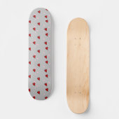 Rote Herzen auf grau Skateboard (Vorderseite)