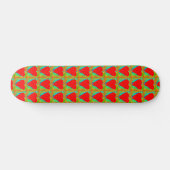 rote Herzen auf grünem Skateboard (Horizontal)