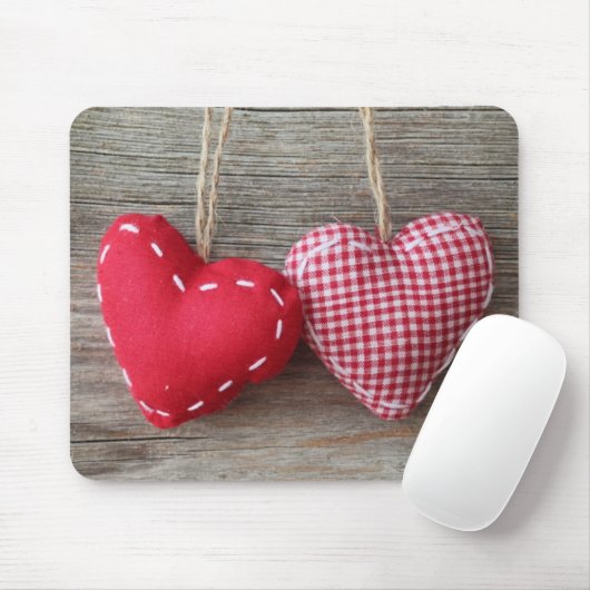 Rote Herzen auf hölzerner Tabelle 2 Mousepad (Mit Mouse)