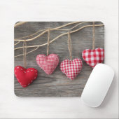Rote Herzen auf hölzerner Tabelle Mousepad (Mit Mouse)