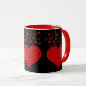 Rote Herzen auf Schwarz-Schwarz Tasse (VorderseiteRechts)