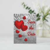 Rote Herzen auf Silver Glitzer - Save the Date Kar Ankündigungspostkarte (Stehend Vorderseite)