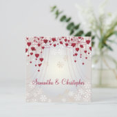 Rote Herzen auf strahlenden Weiß und Schneeflocken Einladung (Stehend Vorderseite)