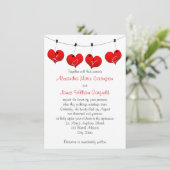 Rote Herzen in der Liebe Hochzeitsreise Einladung (Stehend Vorderseite)