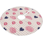 Rote Herzen, Lippen, Gänsehaut. Polyester Weihnachtsbaumdecke (Schrägansicht)