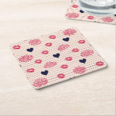 Rote Herzen, Lippen, Gänsehaut. Rechteckiger Pappuntersetzer (angewinkelt)