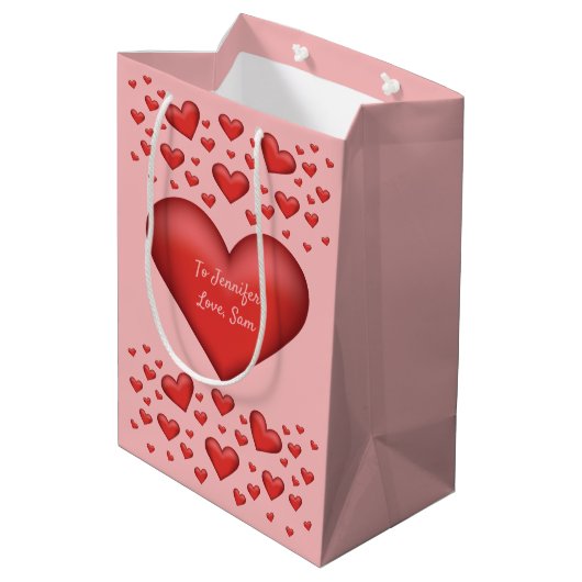 Rote Herzen mit benutzerdefiniertem Text Mittlere Geschenktüte (Rückseite Schrägansicht)