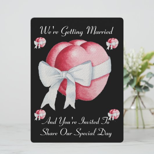 Rote Herzen mit weißem Bugband Hochzeit lädt ein Einladung (Stehend Vorderseite)