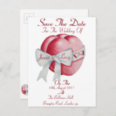 rote Herzen mit weißem Bugband Save the Date Ankündigungspostkarte (Vorne/Hinten)