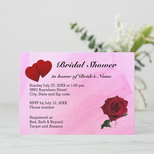Rote Herzen, Rose und rosa Texturiertes Brautparty Einladung (Stehend Vorderseite)