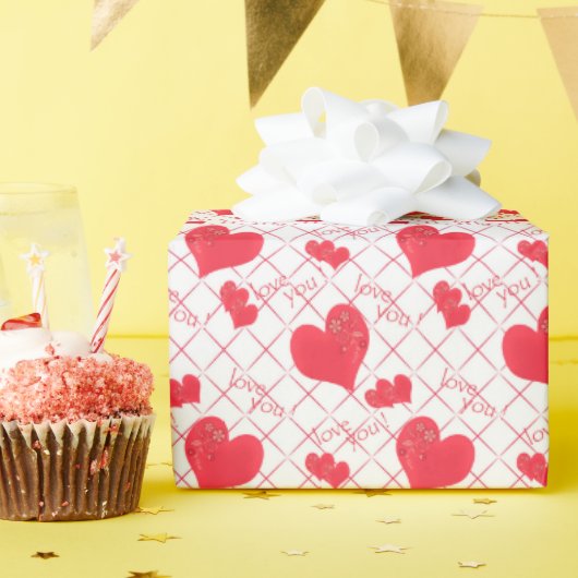 Rote Herzen, Text, "Liebe du", rot und weiß. Geschenkpapier (Geburtstagsparty)