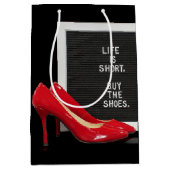 Rote High Heels mit Zeichen Mittlere Geschenktüte (Vorderseite)