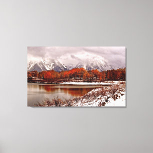 Rote Himmelsreflektionen nach dem ersten Winterstu Leinwanddruck