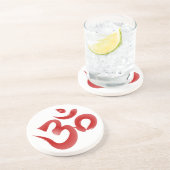 Rote hindische Symbol-OM-Om Devanagari Getränkeuntersetzer (Seite)