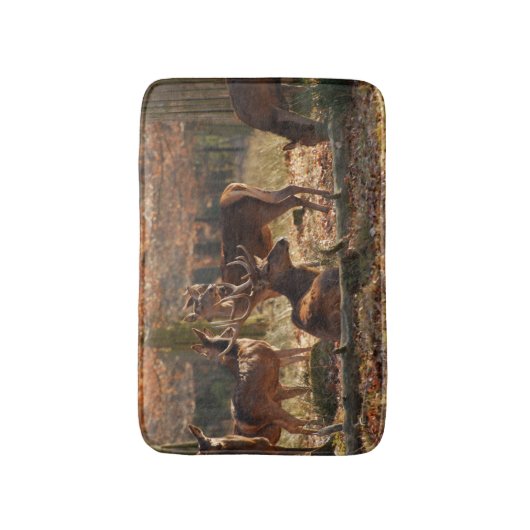 Rote Hirsche im Autumnalwald Badematte (Vorderseite Vertikal)