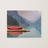 Rote Kanufahrt auf der ruhigen Bergsee Wilderness Puzzle (Horizontal)