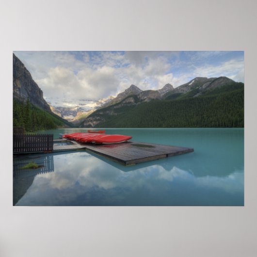 Rote Kanus am Lake Louise Poster (Vorne)