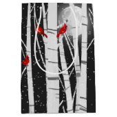 Rote Kardinäle in weißen Birkenbäumen Mittlere Geschenktüte (Vorderseite)