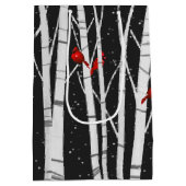 Rote Kardinäle in weißen Birkenbäumen Mittlere Geschenktüte (Rückseite)