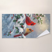 Rote Kardinäle und Holly in Snow Badehandtuch (Badehandtuch)