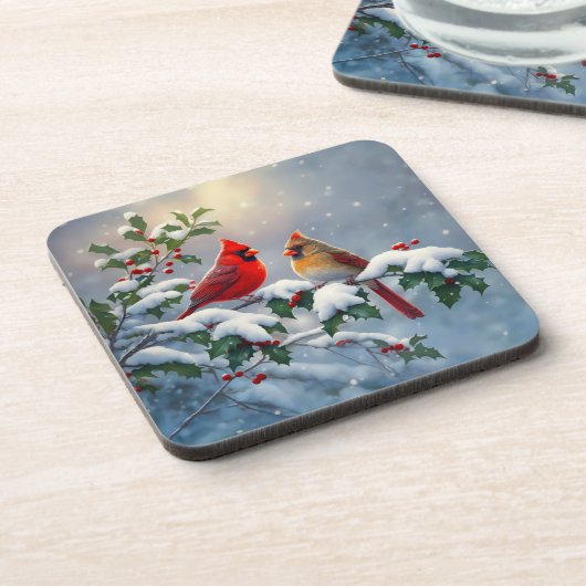 Rote Kardinäle und Holly in Snow Getränkeuntersetzer (Linke Seite)