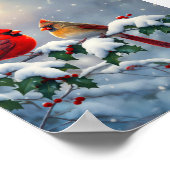 Rote Kardinäle und Stechpalme im Schnee Poster (Ecke)