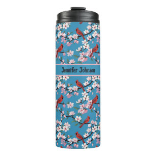 Rote Kardinalvögel und rosa Kirschblüten Blau Thermosbecher