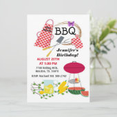 Rote karierte Schürze und Grillplatz zum Geburtsta Einladung (Stehend Vorderseite)