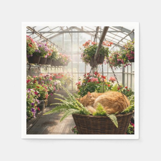 Rote Katze schläft in hängendem Farnkorb Serviette (Vorderseite)