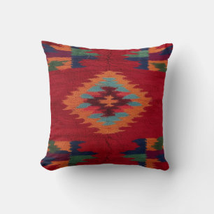 Rote Kilim-Kissen: Eine Fusion kühner Farben Kissen