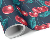 Rote Kirschen auf dunkelblauem Papier Geschenkpapier (Rolleneckpunkt)