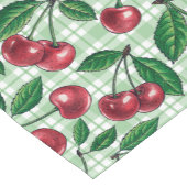 Rote Kirschen auf hellgrünem Gingham Kurzer Tischläufer (Ecke)