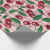 Rote Kirschen auf rosa Gingham Geschenkpapier (Ecke)