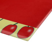 Rote Kirschen aus individuelle Name auf Gelb Schneidebrett (Ecke)