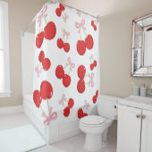 Rote Kirschen mit rosa Bow Coquette Hütte Chic Duschvorhang (Beispiel)
