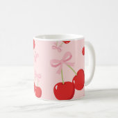 Rote Kirschen mit rosa Bow Coquette Hütte Chic Kaffeetasse (VorderseiteRechts)