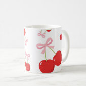 Rote Kirschen mit rosa Bow Coquette Hütte Chic Kaffeetasse (VorderseiteRechts)
