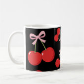 Rote Kirschen mit rosa Bow Coquette Hütte Chic Kaffeetasse (Links)