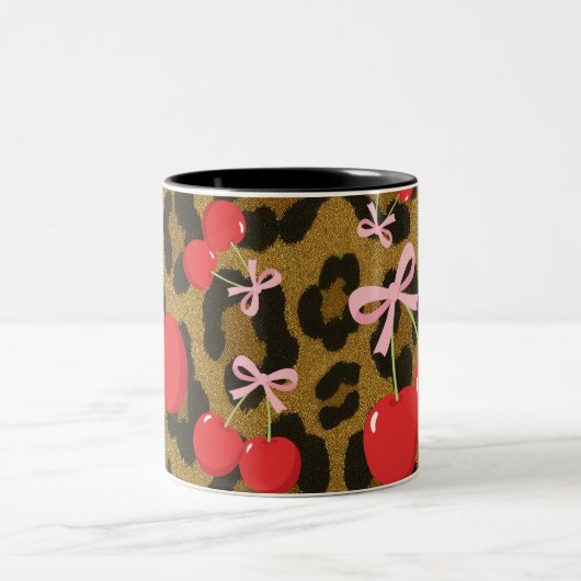 Rote Kirschen mit rosa Bow Coquette Leopard Print Zweifarbige Tasse (Mittel)