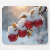 Rote, köstliche Äpfel im Schnee Mousepad (Vorne)
