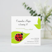 Rote Ladybug Platz Geburtstag Einladung (Stehend Vorderseite)